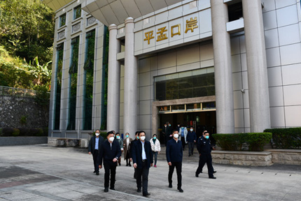 大新政协开展“加快互市商品落地加产业发展”专题调研近日，大新县政协组织调研组到那坡县、靖西市、龙州县、凭祥市、宁明县等地开展“加快互市商品落地加产业发展”的专题调研…【详细】 