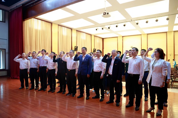 党员干部重温入党誓词